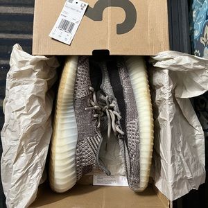 Yeezy Boost 350 V2 (by Adidas)